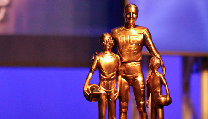 Bart Starr award trophy