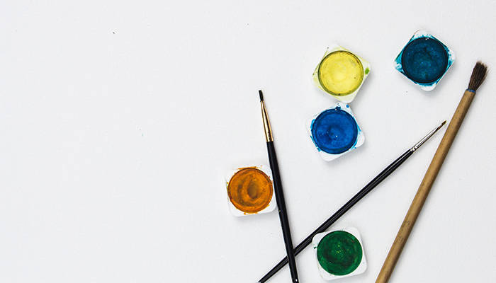 web1_Adult-art-classes paint brushes