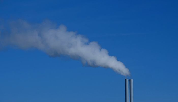 Environmental-Impacts-Of-COVID-19 smokestack