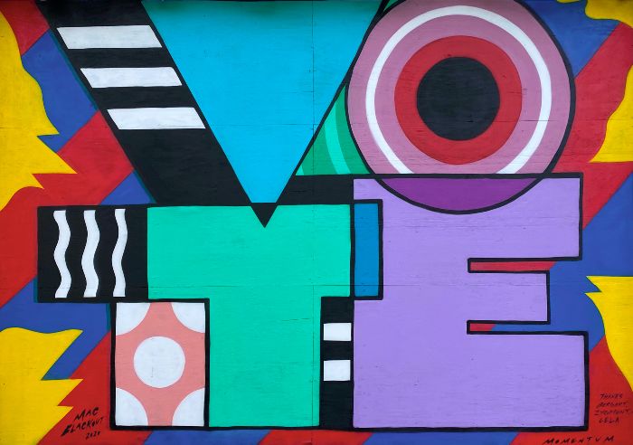 Vote-Mural Divided at the core