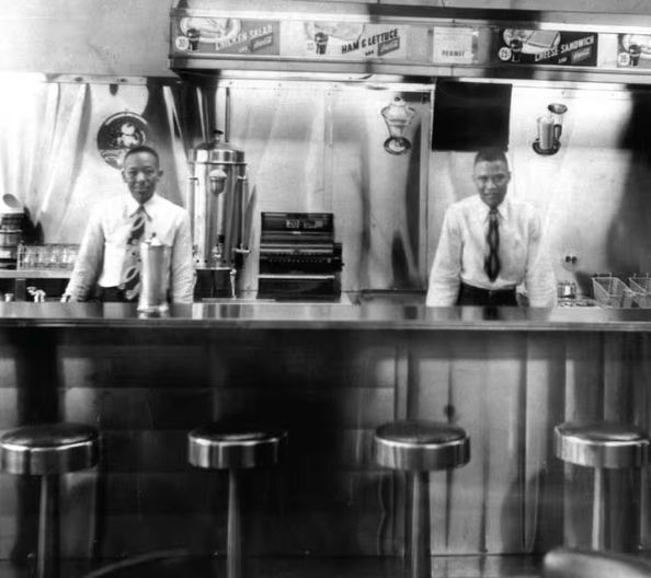 Paschals-Restaurant-Brothers